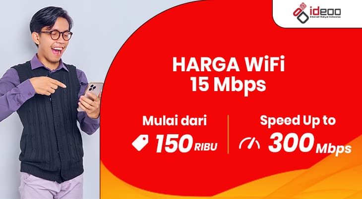 Keluarga tersenyum menggunakan laptop dan tablet di rumah dengan WiFi 15 Mbps yang cepat dan stabil.
