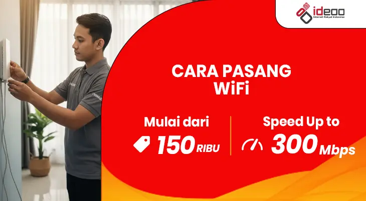 Teknisi sedang menjelaskan cara pasang WiFi kepada pelanggan di rumah