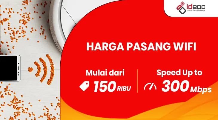 Pelanggan melihat daftar harga pasang wifi rumah melalui laptop