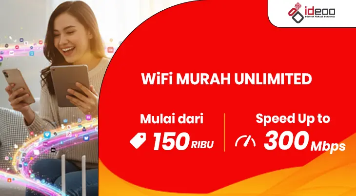 Pelanggan tersenyum menikmati koneksi WiFi murah unlimited di rumah