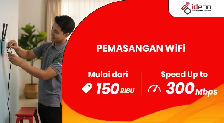 Teknisi profesional melakukan pemasangan WiFi di rumah pelanggan